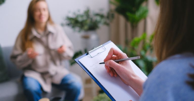 Kodėl žmogus visada siekia įtikti visiems? Sužinokite psichologų atsakymą ir pasinerkite į gilesnę savianalizę!