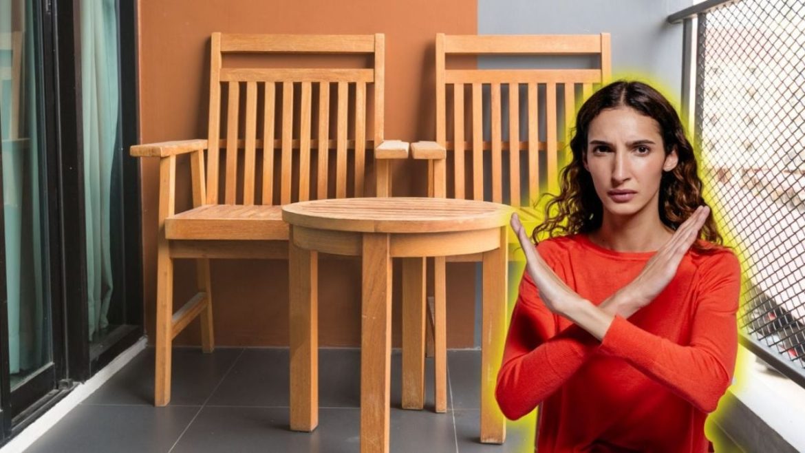 Kėdės balkone yra močiutės dalykas, tai yra moderni tendencija išplėsti erdvę ir pridėti spalvų