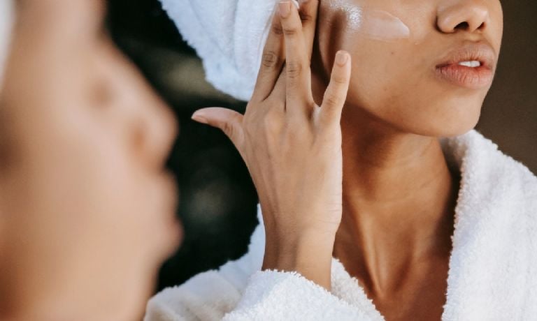 Sumaišykite šaukštą medaus su "Nivea" kremu ir jūsų veidas pasikeis po kelių savaičių