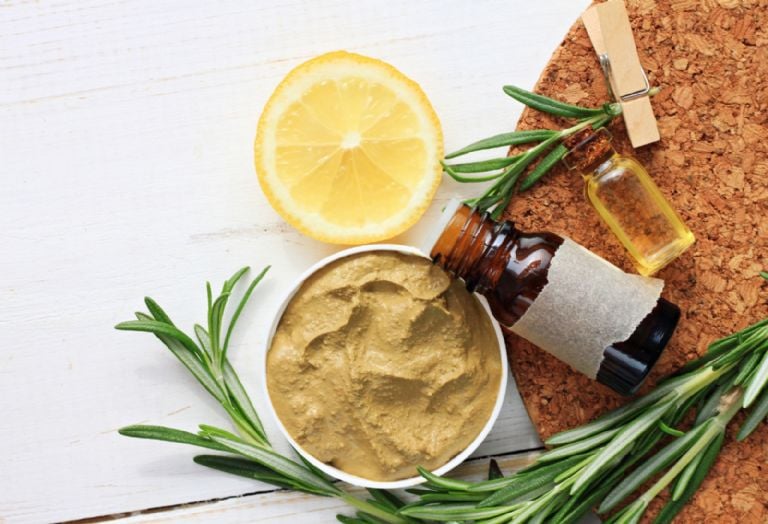 Porceliano oda: kaip sukurti naminę kaukę, kad drėkintumėte odą ir atrodytumėte jaunesnė, naudodami tik 2 virtuvės ingredientus