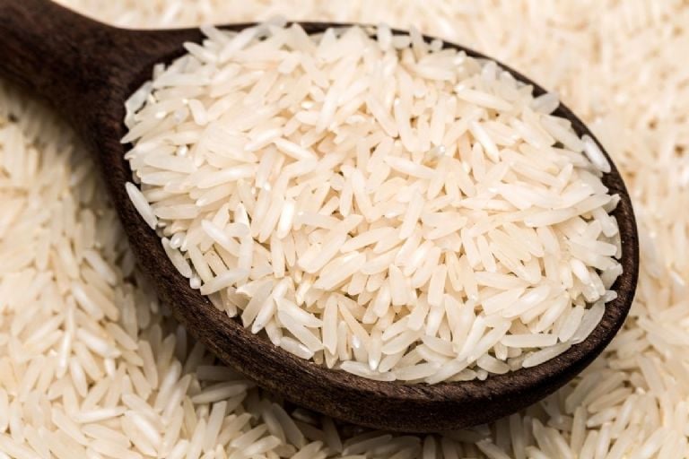 Naminis insekticidas, pagrįstas 1 virimo ingredientu, kuris pašalina skruzdes, kurios puola jūsų sodo augalus