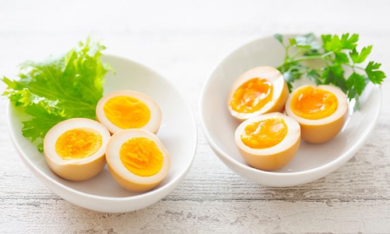 Nei šaltas vanduo, nei actas: pagrindinis ingredientas nulupti kietai virtą kiaušinį per mažiau nei 1 minutę
