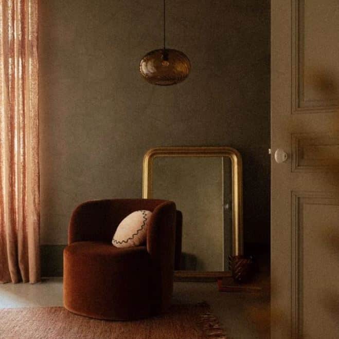 Rudo aksomo fotelis Maisons Du Monde