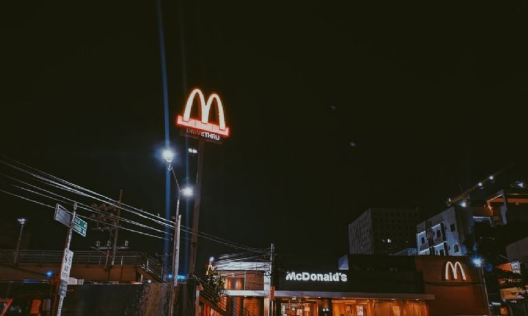 Ar norite dirbti "Mc Donalds"? Tai yra daugiau nei 300 tūkstančių naujų darbo vietų Jungtinėse Valstijose