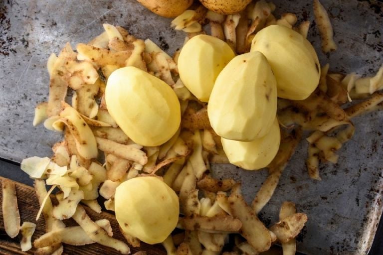 Atsisveikinimas su žilais plaukais: kokie yra 1 ingrediento naminiai dažai, stiprinantys plaukus