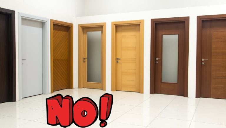 Baltos durys yra kito šimtmečio dalykas: 4 dažų atspalviai, kuriuos renkasi deco ekspertai