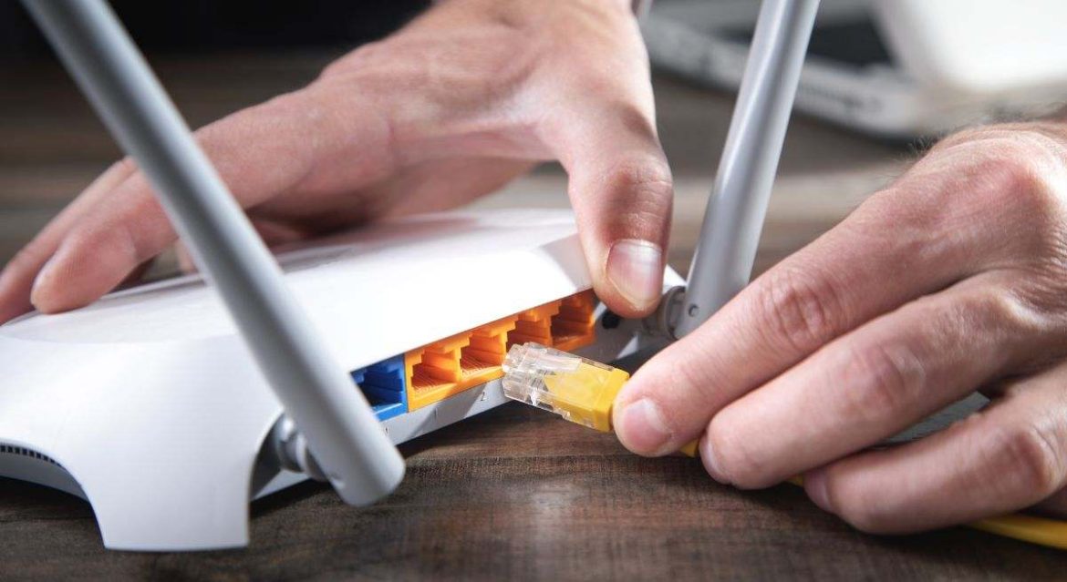 Kas turi nemokamą USB prievadą interneto maršrutizatoriuje, turi didelį lobį: kodėl ir kam jis skirtas