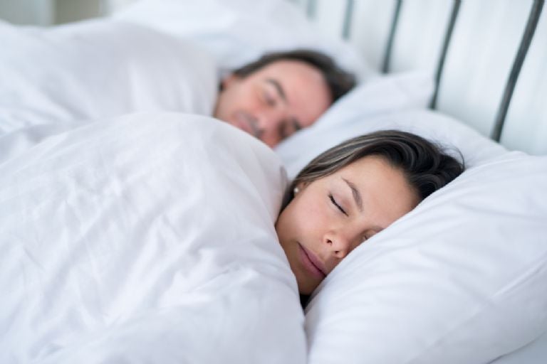 Kokia yra tinkama pusė miegoti lovoje ir pagerinti ryšį su savo partneriu, pasak Feng Shui