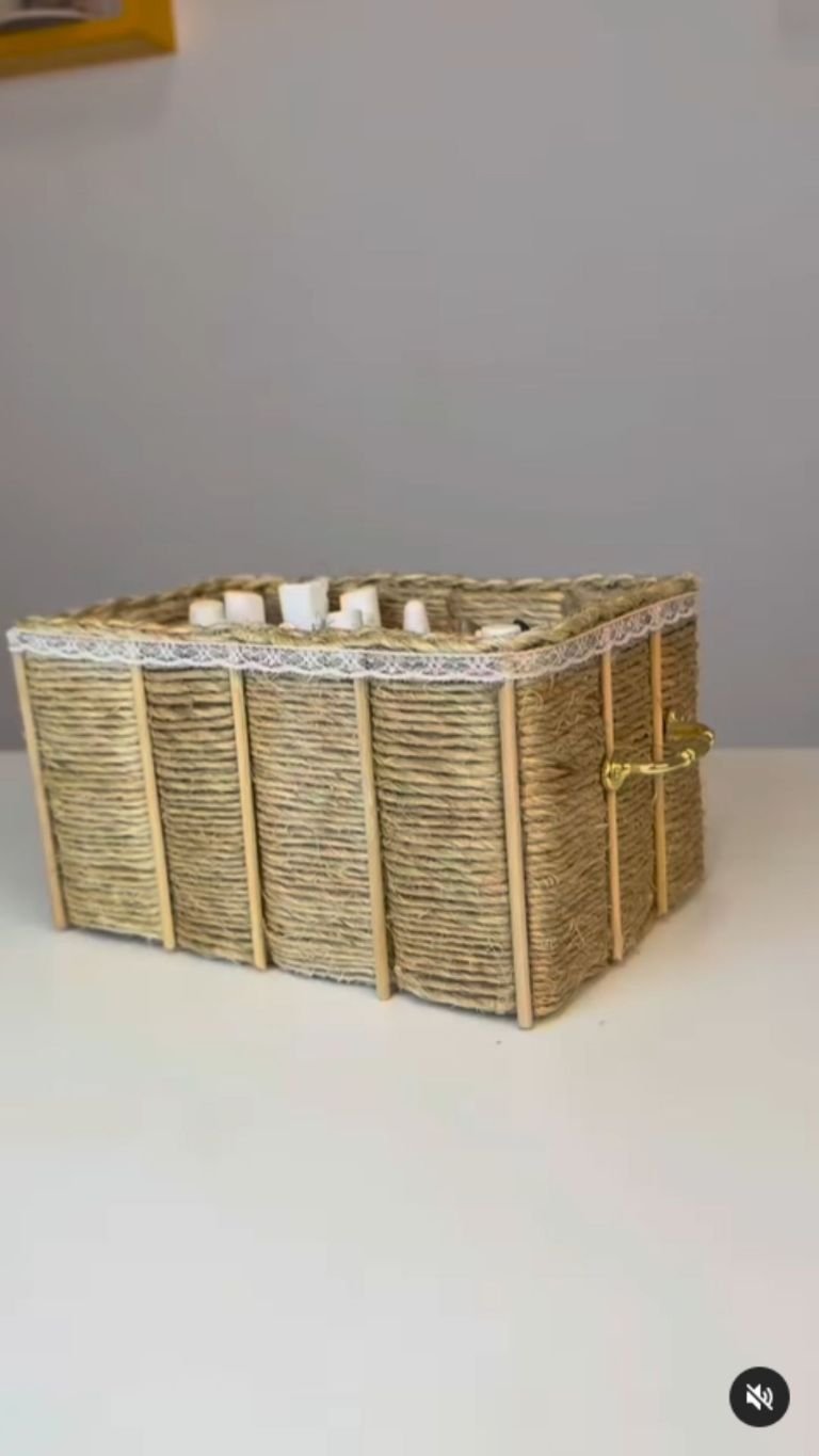 Perdirbkite keletą kartoninių tualetinio popieriaus vamzdelių ir padarykite šią fantastišką ir dekoratyvią idėją, kad suteiktumėte elegantišką prisilietimą prie savo namų