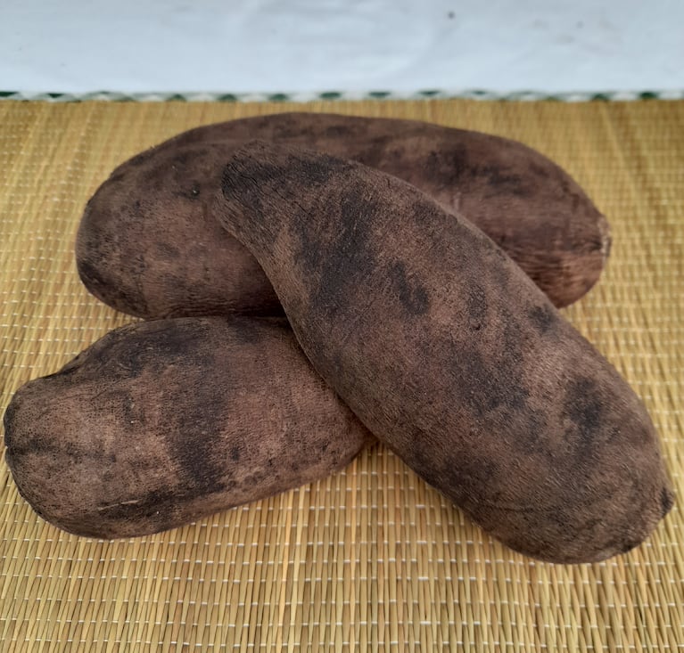 Yacon šaknys yra sultingos ir traškios.