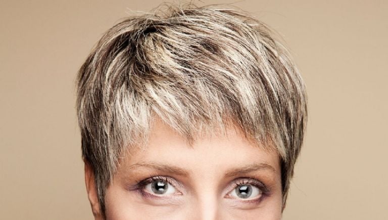 Pixie supjaustyti sluoksniais žiliems plaukams