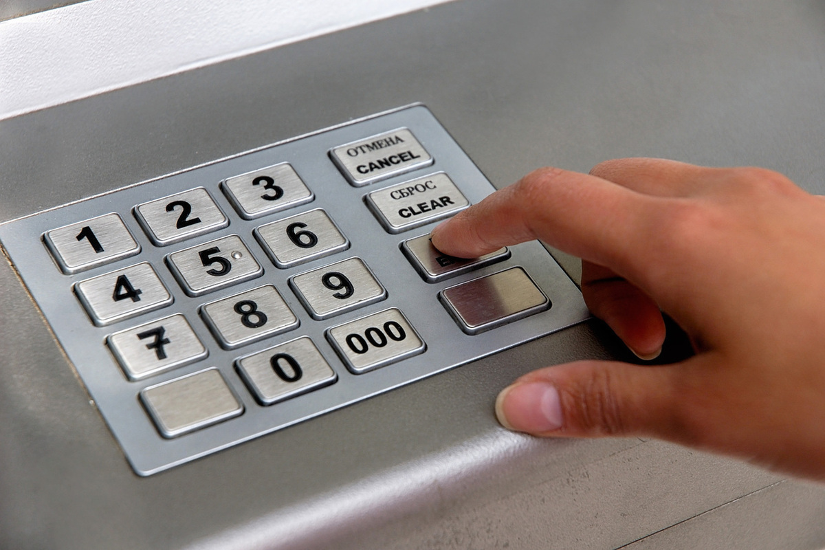 Revoliucinis PIN kodo įvedimo pokytis bankomatuose: kaip tai padidins jūsų saugumą?