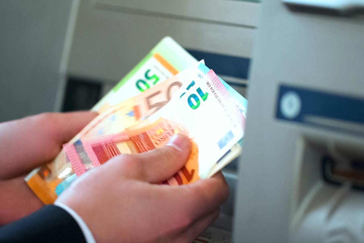 5 saugumo patarimai naudojant bankomatą: kaip apsisaugoti nuo sukčiavimo