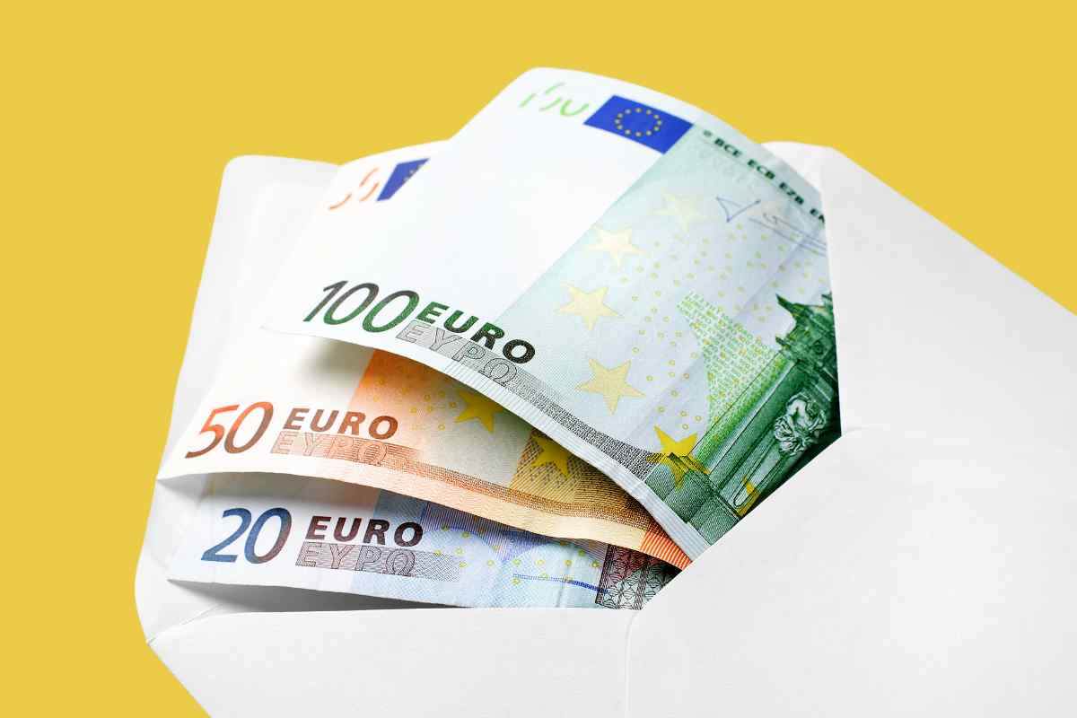 Kodėl bankai ragina nebeįdėti pinigų į voką? Atsakymas susijęs su naujuoju bankomatų kodu