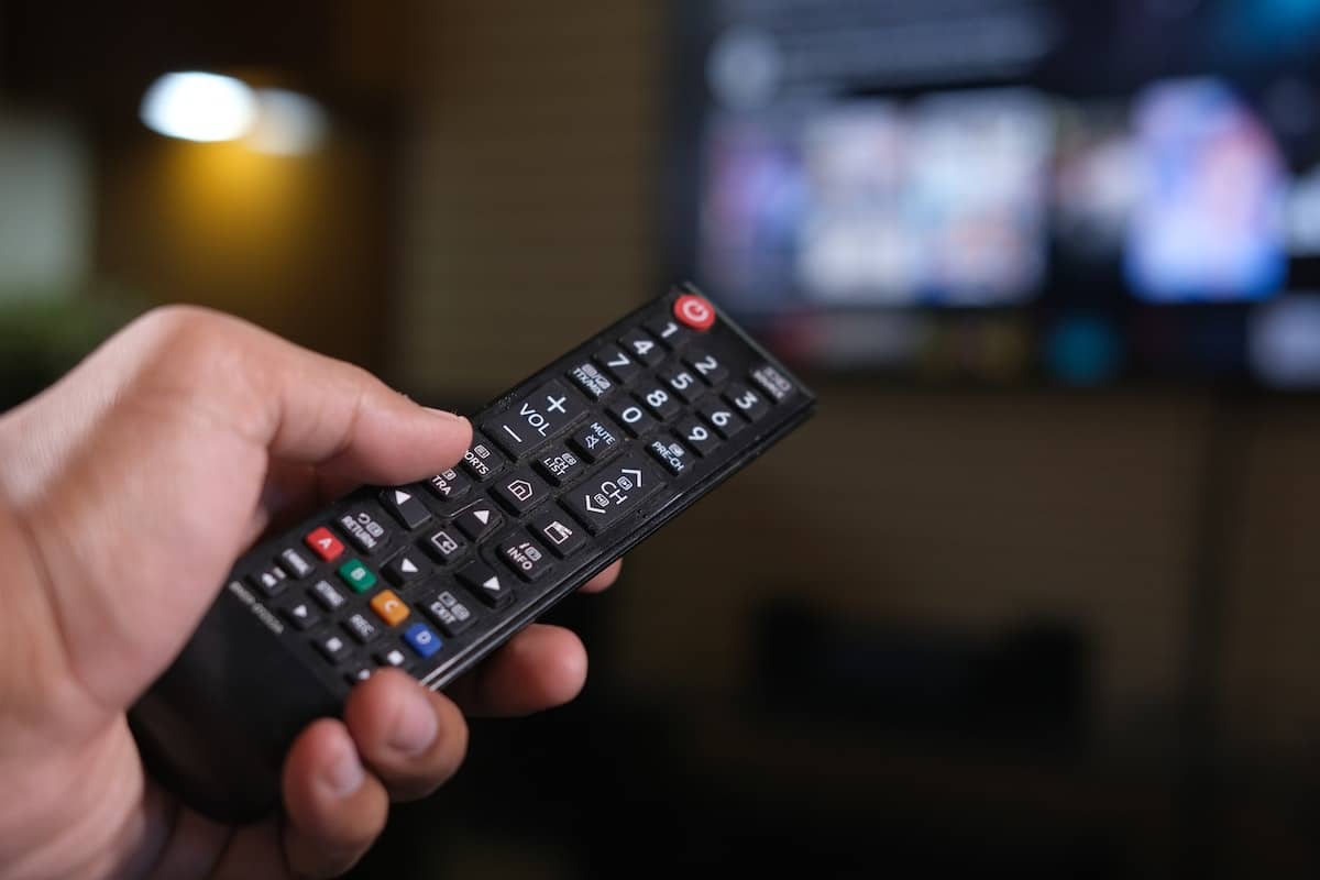 Ekspertai pataiso: kiek iš tikrųjų elektros „suvalgo“ šiuolaikiniai televizoriai budėjimo režime? Skaičiai gali nustebinti