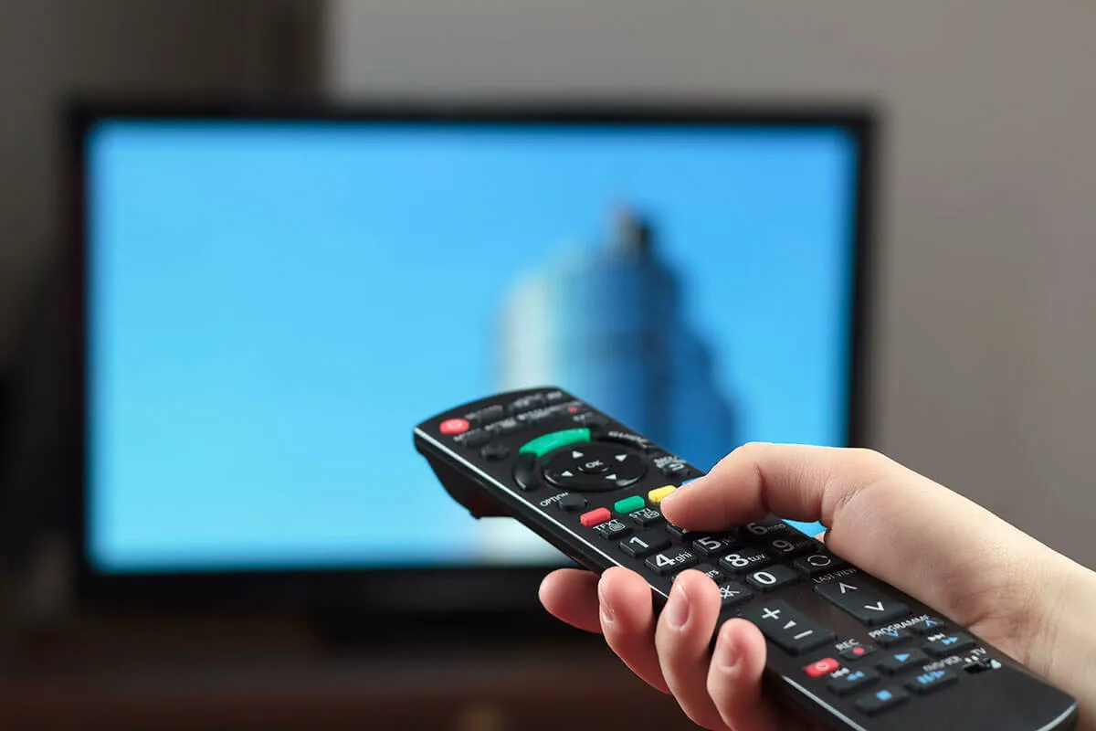 250 kWh per mėnesį vien už TV? Skamba absurdiškai, ir štai kodėl – tikri skaičiai be emocijų