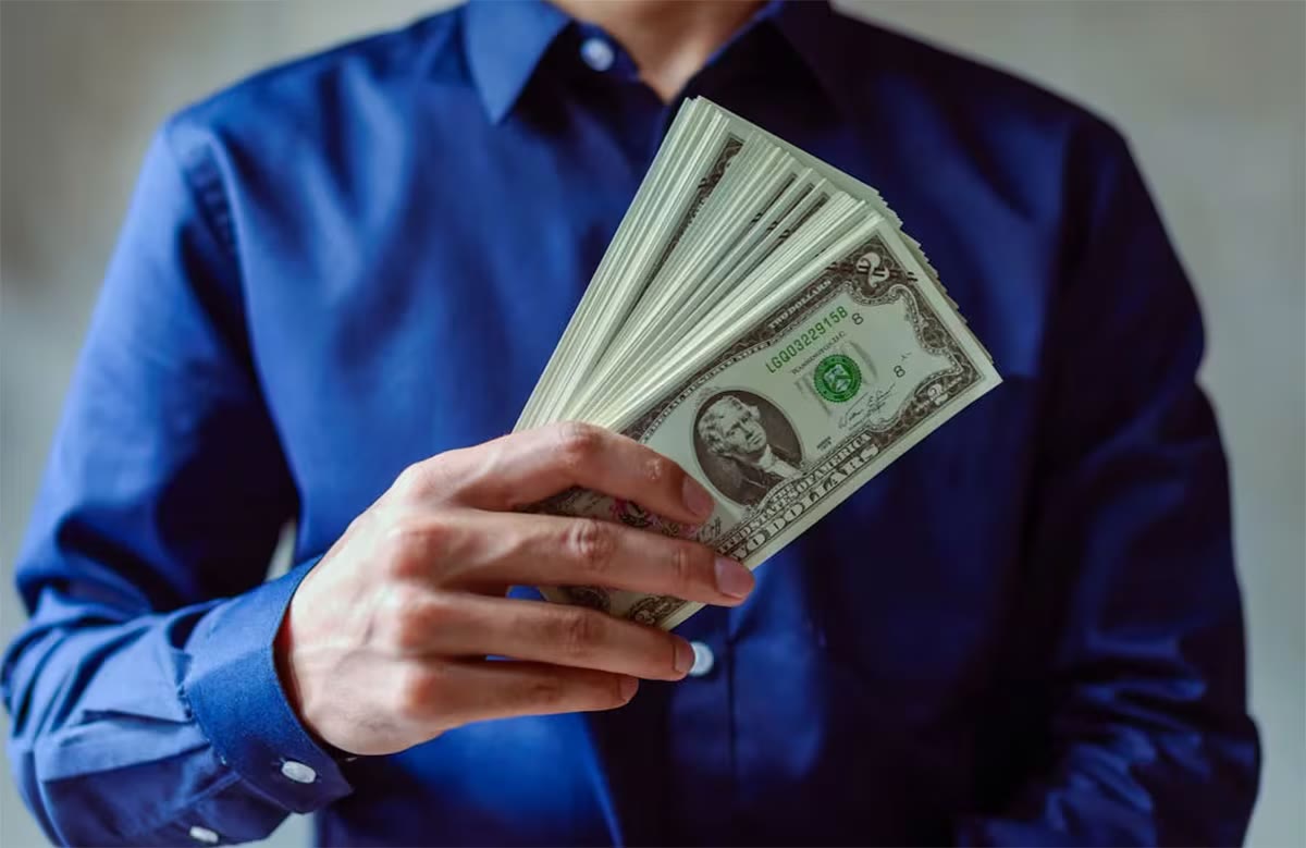 2 JAV dolerių banknotas, kuris gali būti vertas iki 20 000 JAV dolerių, jei ant jo yra šis serijos numeris ir Tomo Džefersono portretas.