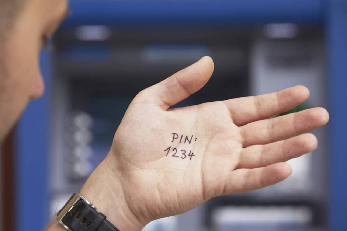 Revoliucinis PIN kodo įvedimo pokytis bankomatuose: kaip tai padidins jūsų saugumą?