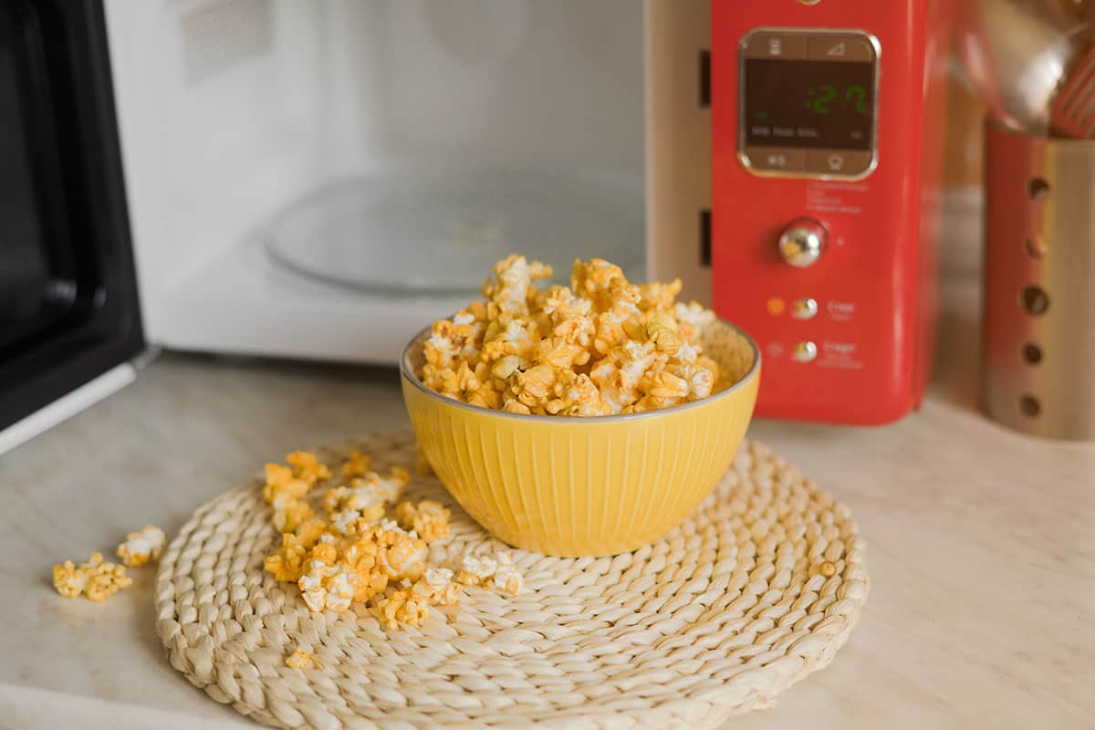 Štai kam iš tikrųjų skirta jūsų mikrobangų krosnelės „popcorn“ mygtukas
