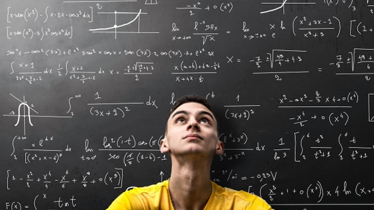 Kiek yra (1 + 1) × 1 ÷ 1 - 1? Matematinė sąskaita, kurią nedaugelis gali išspręsti