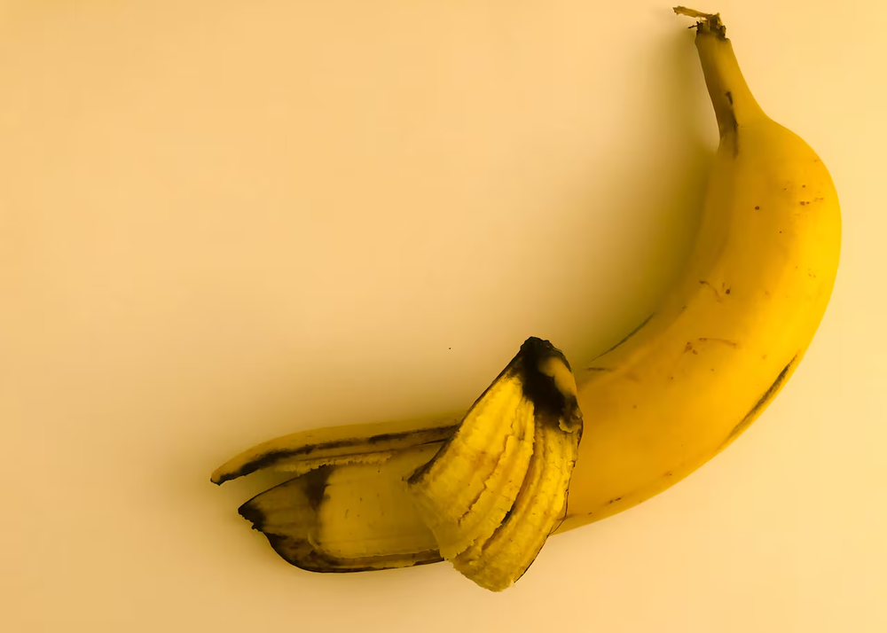 Kas atsitiks, jei verdate bananų žieveles: natūralus triukas, kurio niekas jums nepasakė