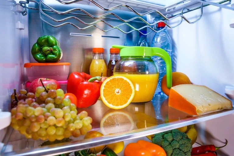 Kaip pašalinti kvapą iš šaldytuvo naudojant vieną virimo ingredientą