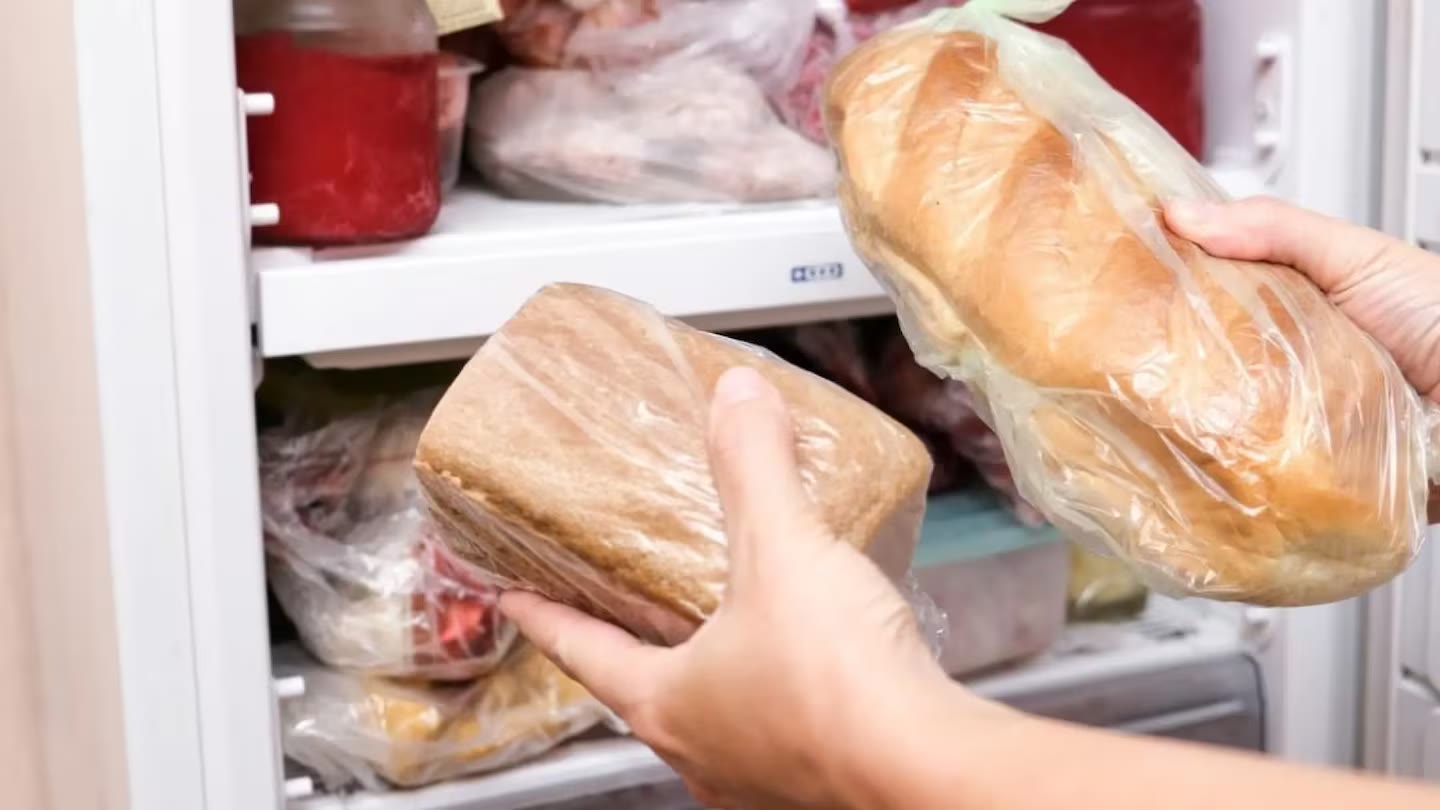 Neatidaryta ir ne maiše: kaip teisingai laikyti duoną šaldiklyje?