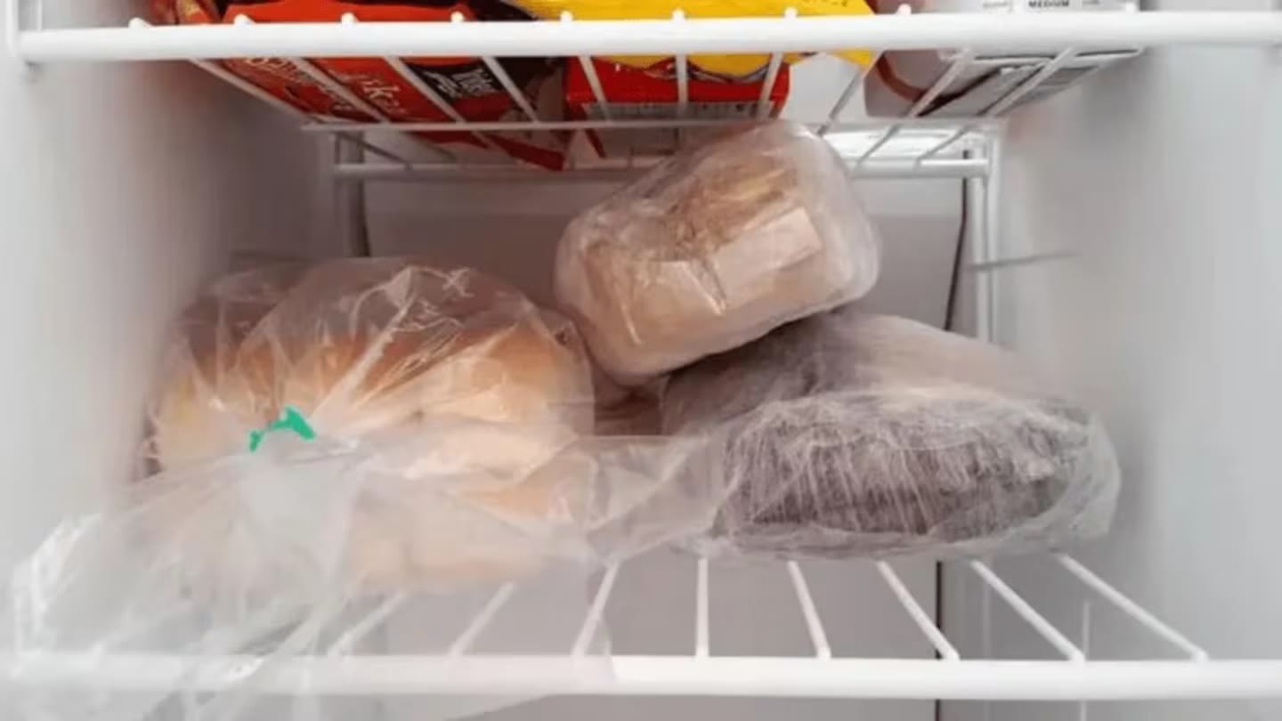 Neatidaryta ir ne maiše: kaip teisingai laikyti duoną šaldiklyje?